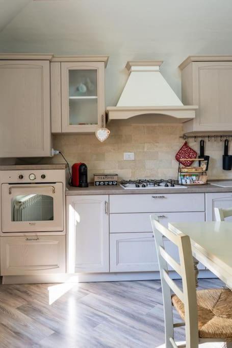 Casa Vacanze L'Angolo Fiorito เบตตอลเล ภายนอก รูปภาพ