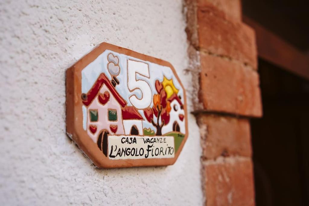 Casa Vacanze L'Angolo Fiorito เบตตอลเล ภายนอก รูปภาพ