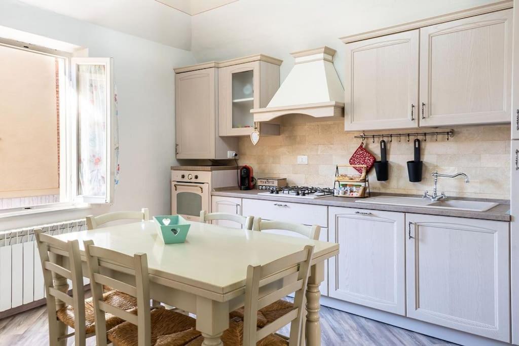 Casa Vacanze L'Angolo Fiorito เบตตอลเล ภายนอก รูปภาพ